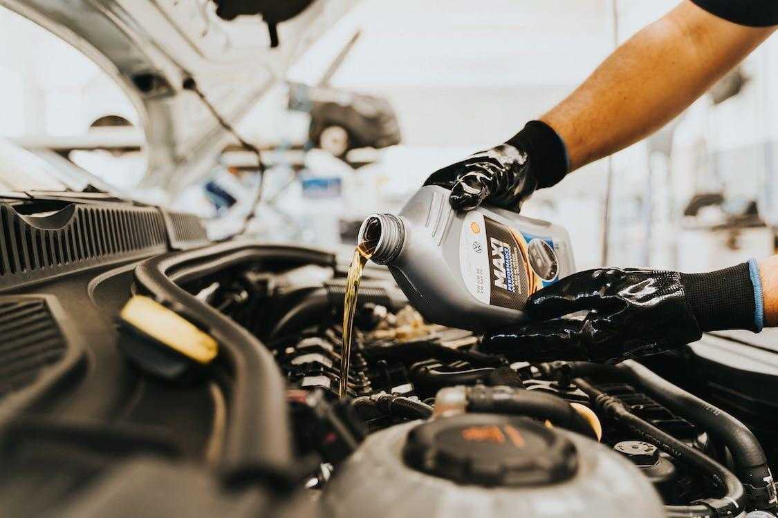 How Much Does an Oil Change Cost in Canada? [2023 Guide]